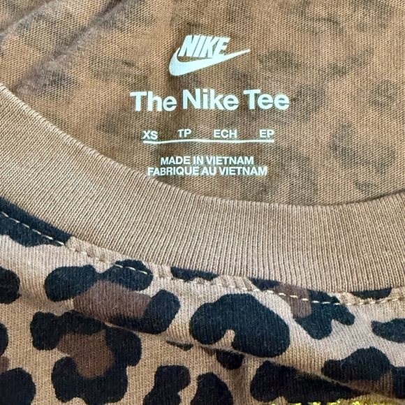The Nike Tee Women’s Leopard Print Long Sleeve Tan/Black with Yellow Logo NWOT - Picture 2 of 4
